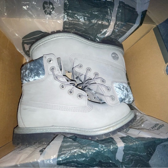 Gray velvet timberlands - Picture 5 of 5